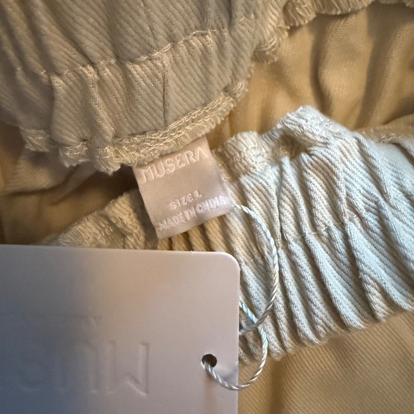 Minimalist Chic Wide-Leg Culotte Shorts – Size Large – Effortlessly Stylish! ✨🤍 - Picture 5 of 5